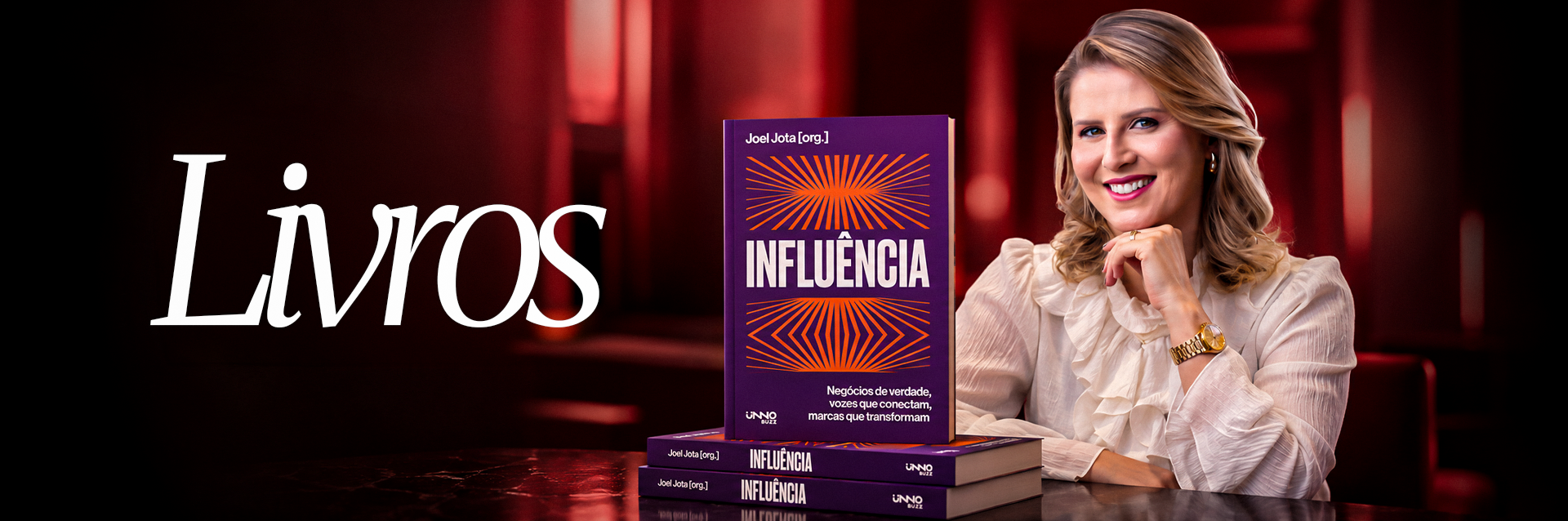 Thalita Zanin ao lado do livro Influência